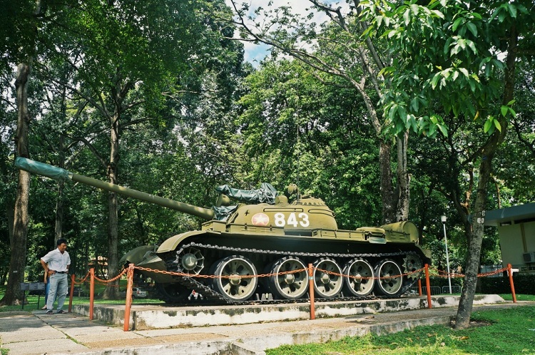 palais de la reunification tank